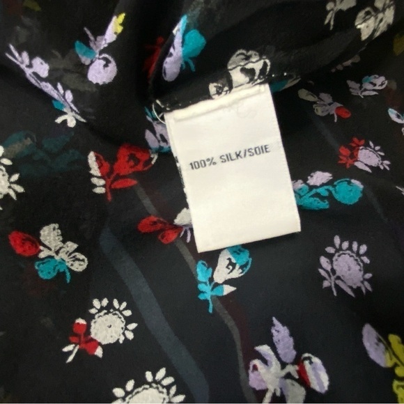 Diane Von Furstenberg Black and Floral Silk Button Front Sheer Top. Size 2. - Picture 6 of 7